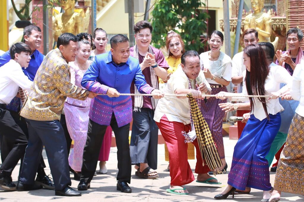 លោក ចាន់ តារា អភិបាលក្រុងអរិយក្សត្រ ចូលរួមបង្កបរិយាកាសសប្បាយរីករាយ និងថែរក្សាល្បែងប្រជាប្រិយខ្មែរ ក្នុងឱកាសបុណ្យចូលឆ្នាំថ្មី