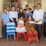ឯកឧត្តម ទឹម សាវឿន និងក្រុមការងារ បាននាំអំណោយដ៏ថ្លៃថ្លារបស់សម្តេចតេជោ និងសម្តេចធិបតី ចែកជូនគ្រួសារសមាជិកបក្សមានជីវភាពខ្វះខាត នៅខណ្ឌពោធិ៍សែនជ័យ